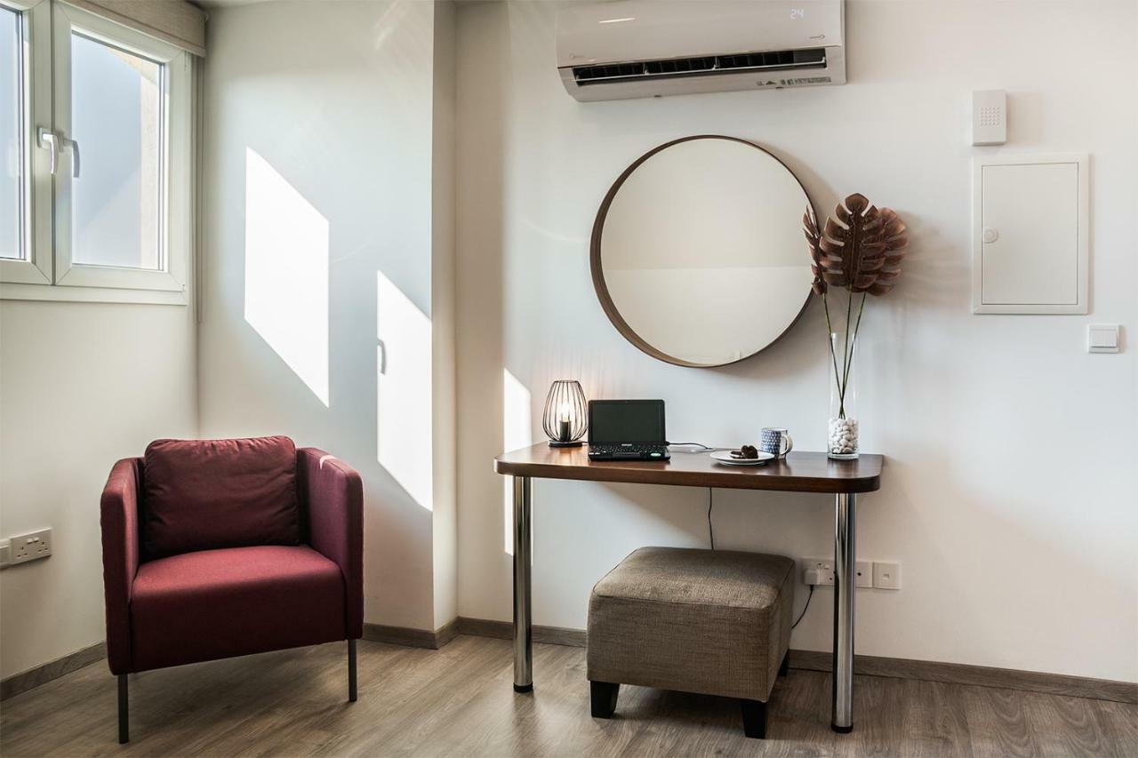 Silver Apartment - Loft Limasol Buitenkant foto