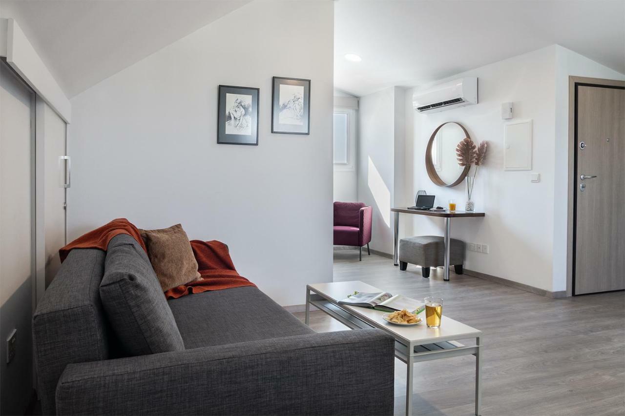 Silver Apartment - Loft Limasol Buitenkant foto