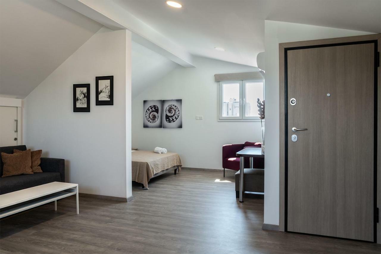 Silver Apartment - Loft Limasol Buitenkant foto