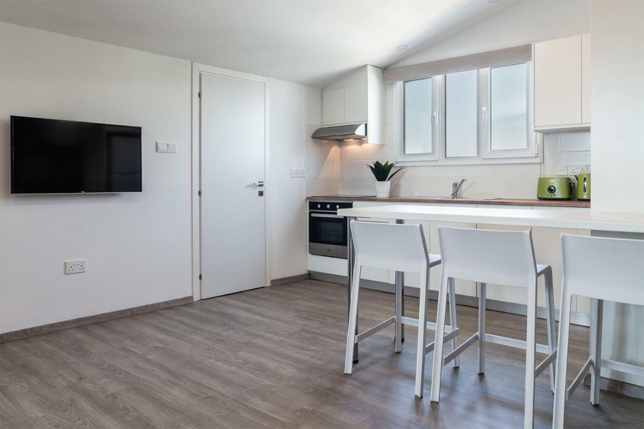 Silver Apartment - Loft Limasol Buitenkant foto