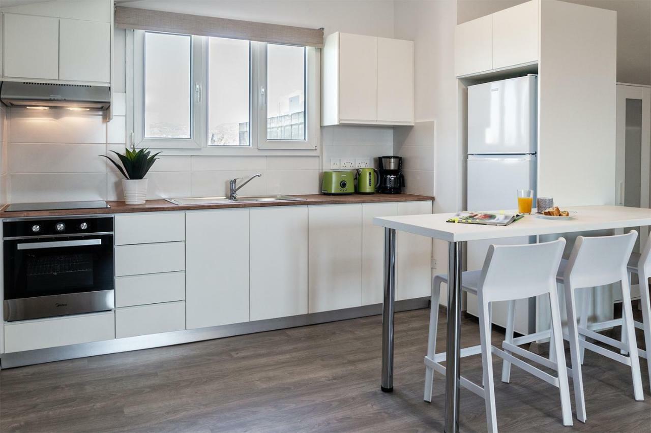 Silver Apartment - Loft Limasol Buitenkant foto