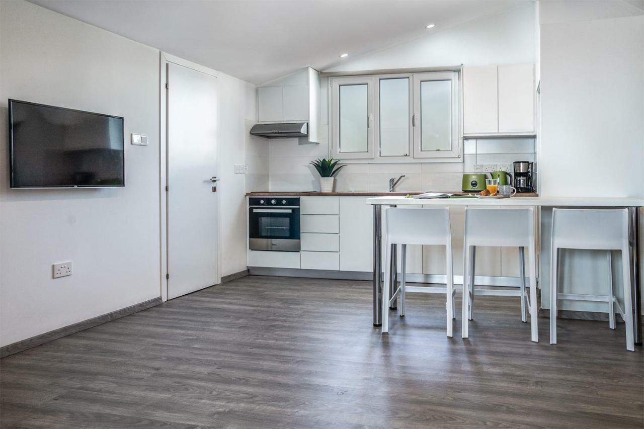 Silver Apartment - Loft Limasol Buitenkant foto